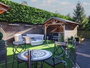 Outdoor dining - Ten Gables (Driffield)