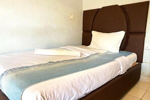 Standard Double Room | Free WiFi, bed sheets - Tulia Lodge Eldoret (Eldoret)