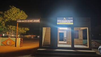 Vista frontal de la propiedad