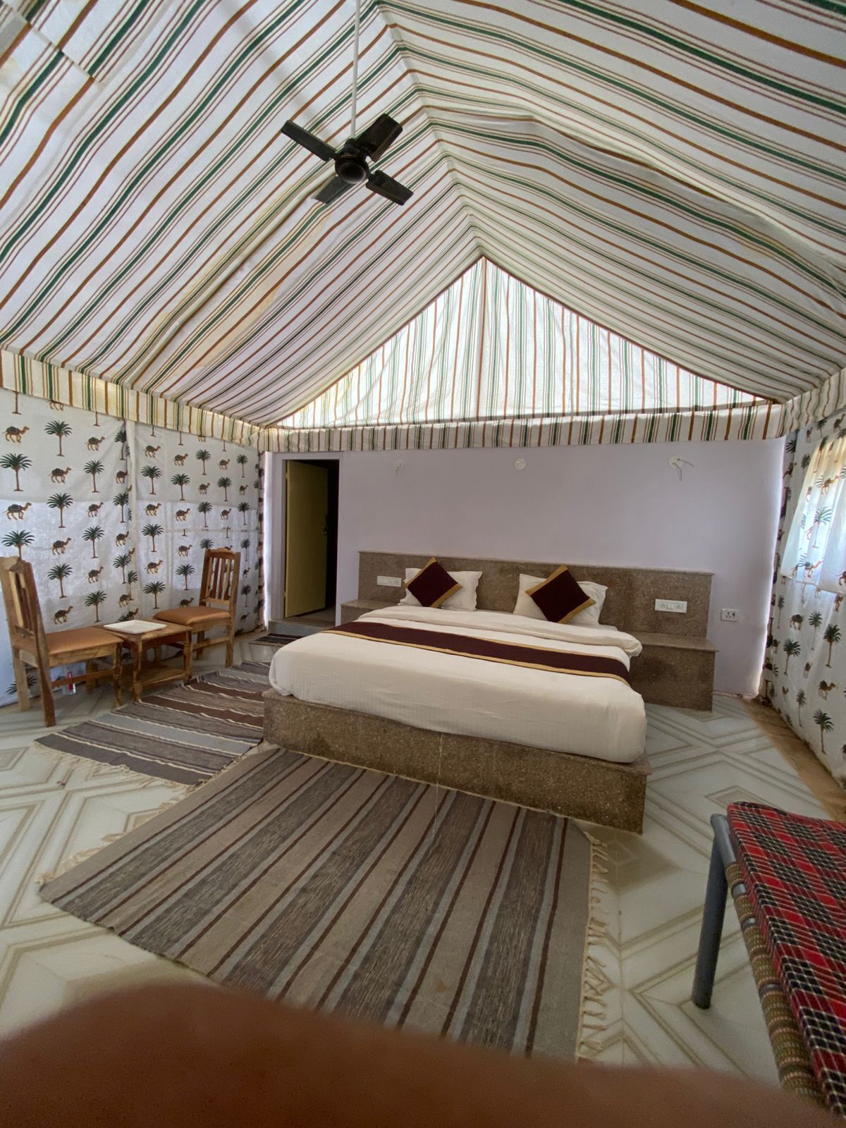 Deluxe Tent | Desk, laptop workspace