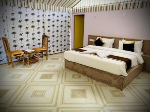 Escritorio y espacio para trabajar con laptop 