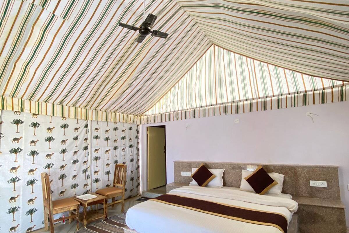 Deluxe Tent | Desk, laptop workspace