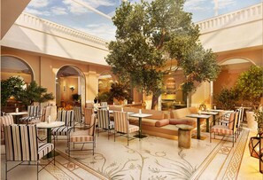 4 restaurants, servant le déjeuner et le dîner; cuisine grecque