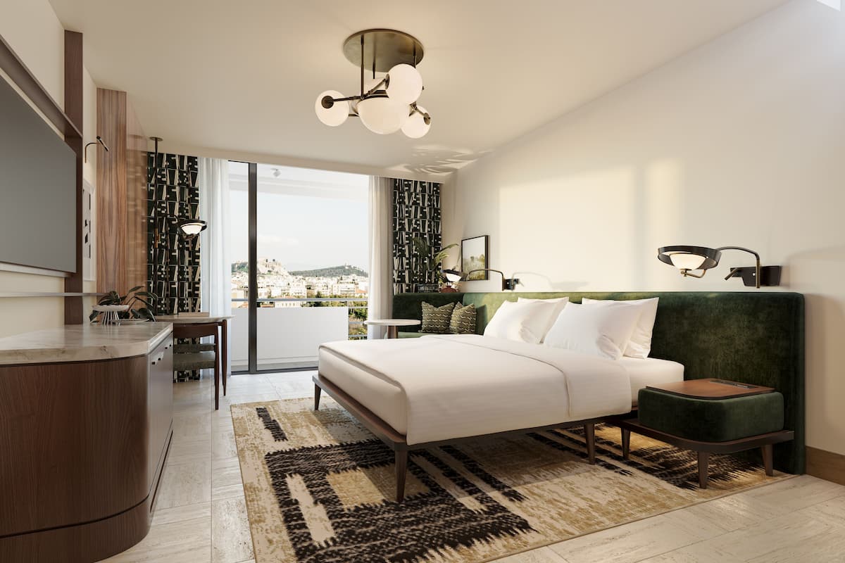 Hypo-allergenic bedding, blackout drapes, free cribs/infant beds