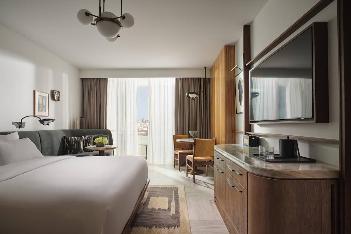 Hypo-allergenic bedding, minibar, in-room safe, laptop workspace