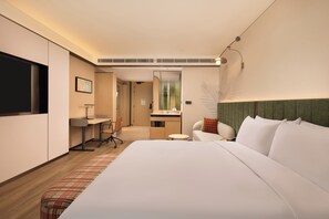 Down duvets, memory-foam beds, free minibar items, in-room safe - Hilton Garden Inn Zhengzhou Airport Aerotropolis (Zhengzhou)