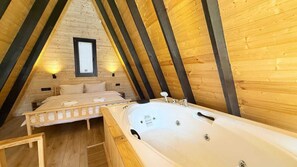 Familienbungalow, Bergblick | Hochwertige Bettwaren, Schreibtisch, laptopgeeigneter Arbeitsplatz