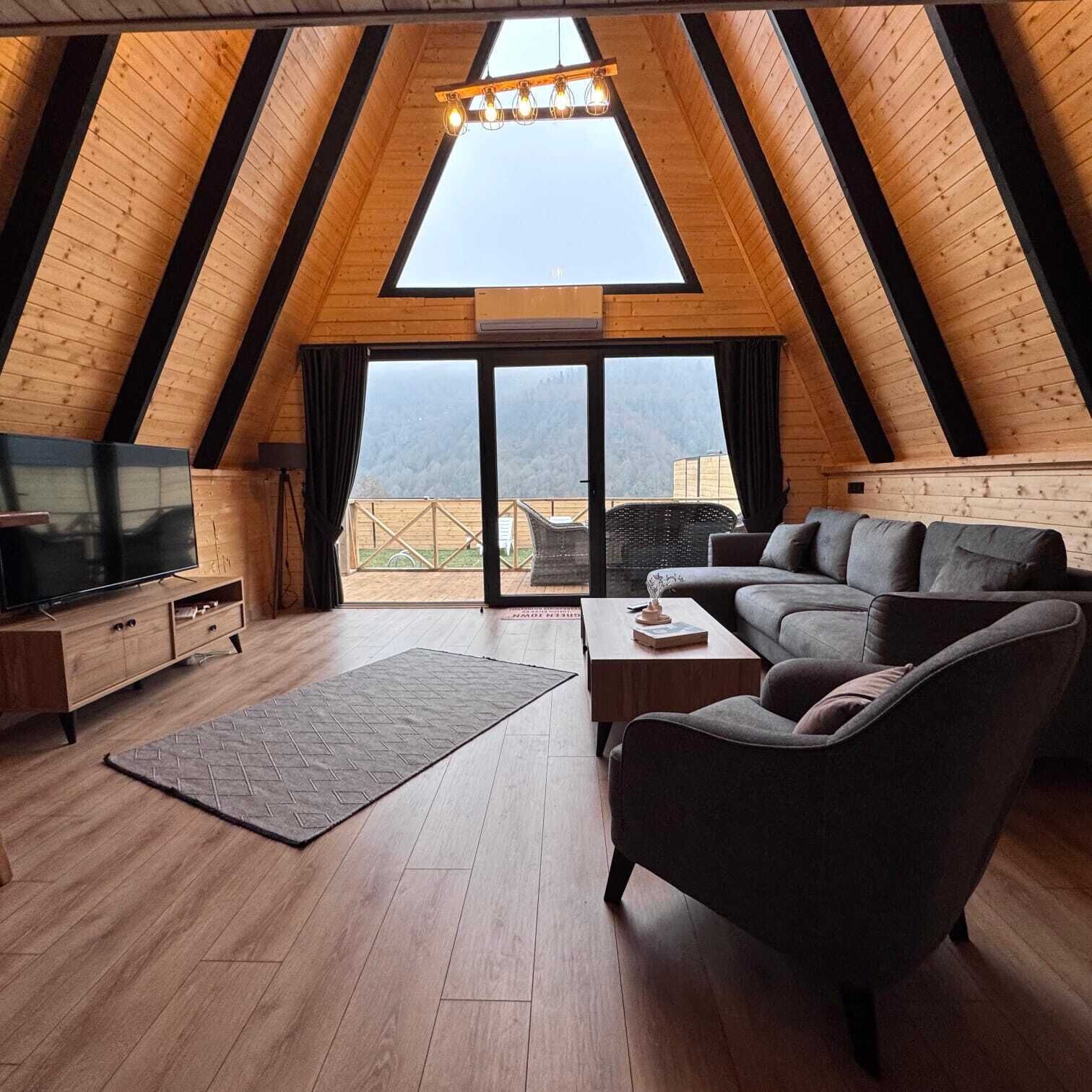 Bungalow familiar, vista a la montaña | Ropa de cama de alta calidad y escritorio 