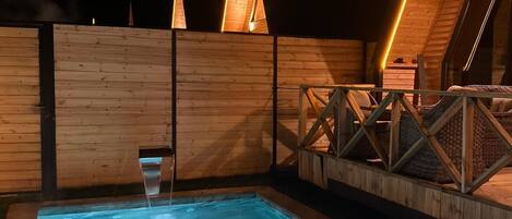 6 outdoor pools, pool umbrellas, pool loungers