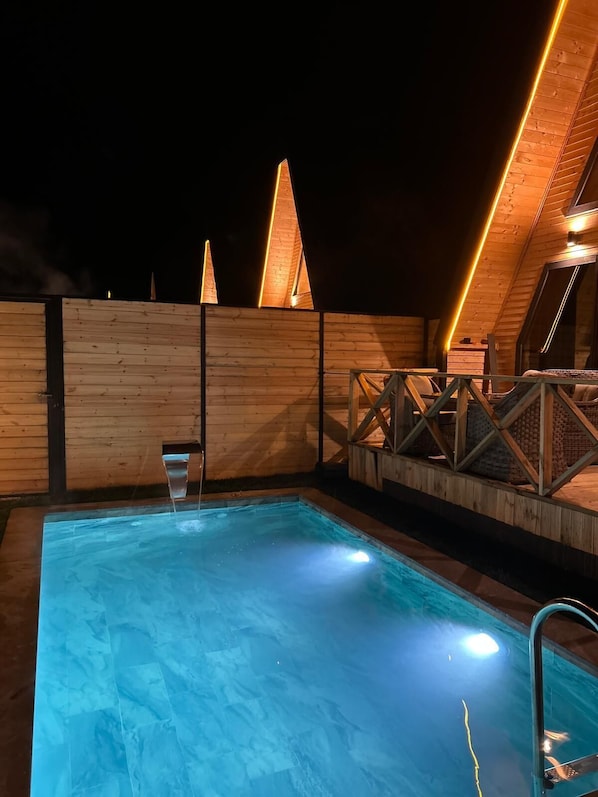 6 outdoor pools, pool umbrellas, sun loungers