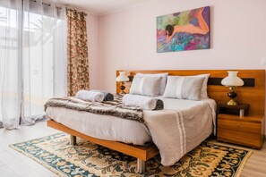 3 bedrooms, iron/ironing board, free WiFi, bed sheets