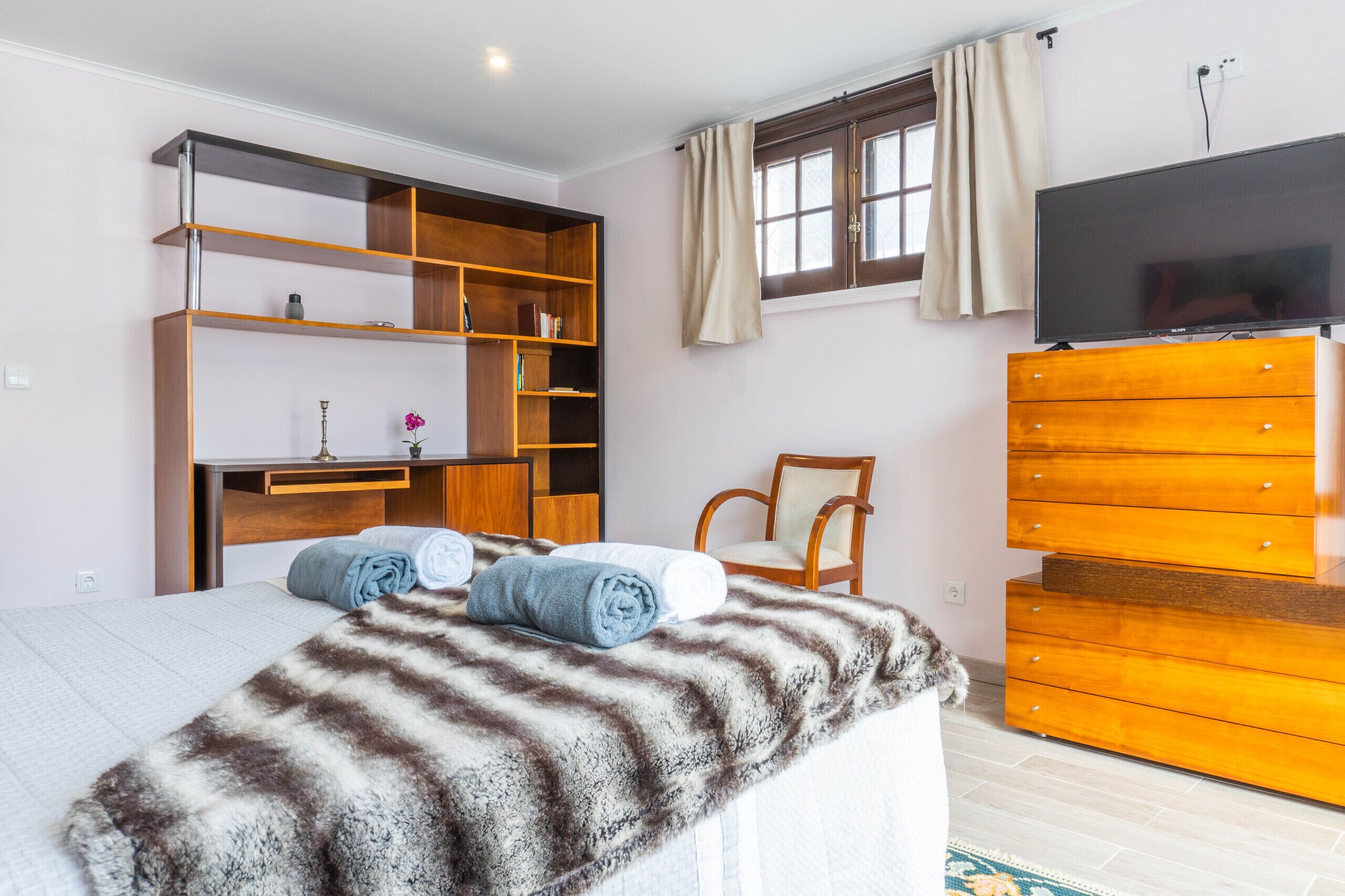 3 habitaciones, tabla de planchar con plancha y wifi gratis 