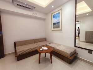 Comfort Suite, City View | Desk, laptop workspace