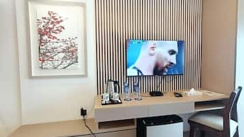 Escritorio y espacio para trabajar con laptop