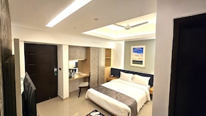 Deluxe Double Room, City View | Desk, laptop workspace