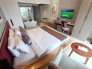 Comfort Suite, City View | Desk, laptop workspace, soundproofing