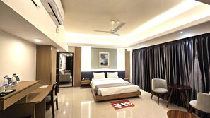 Deluxe Double Room, City View | Desk, laptop workspace