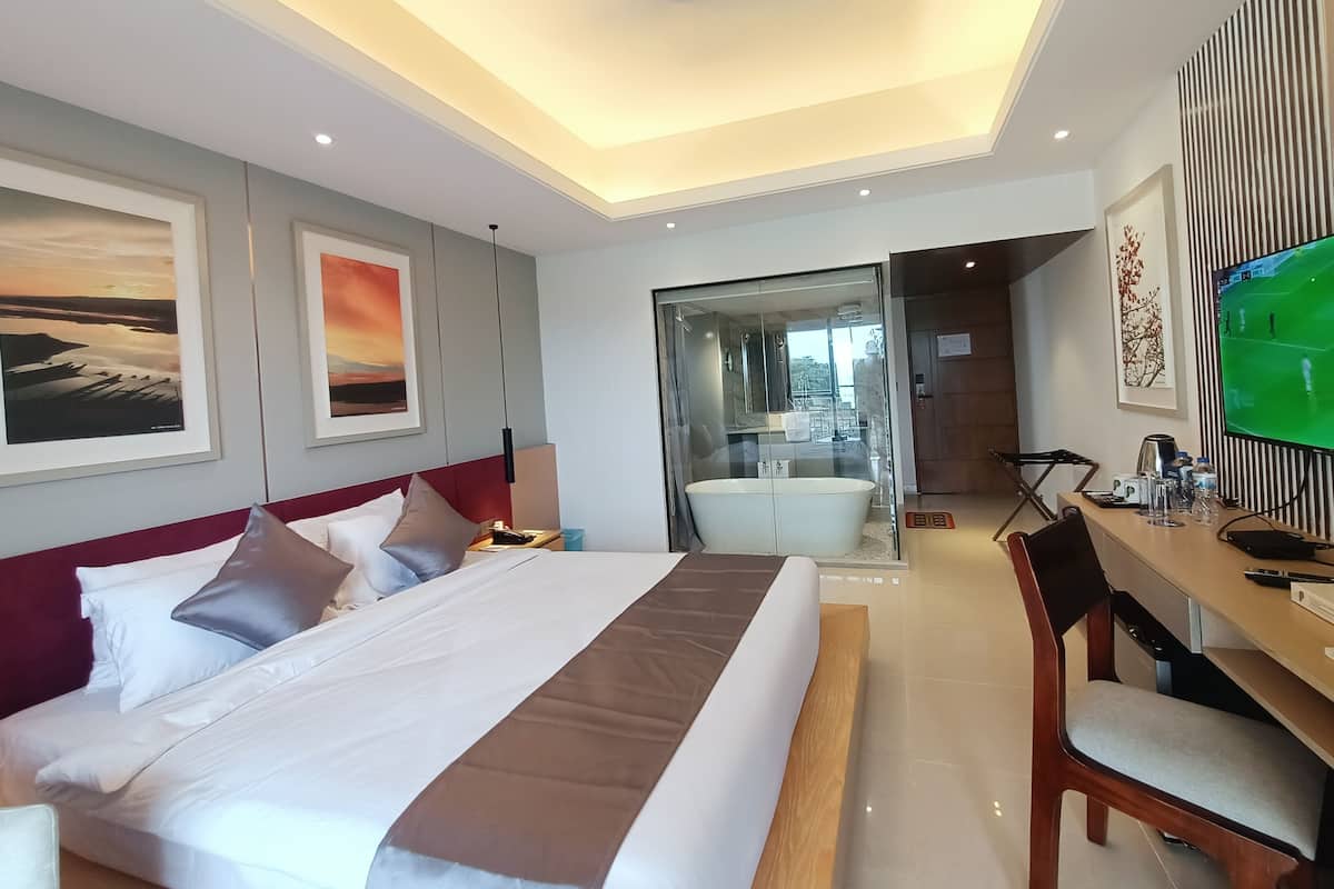 Deluxe Double Room, City View | Desk, laptop workspace