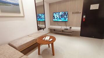 Comfort Suite, City View | Desk, laptop workspace