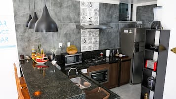 Micro-ondes, four, plaque de cuisson