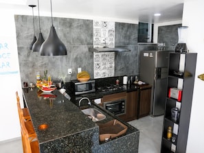 Mikrobølgeovn, ovn og kokeplater