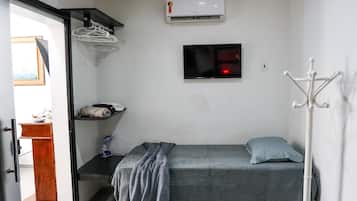 1 habitación, tabla de planchar con plancha, wifi y ropa de cama