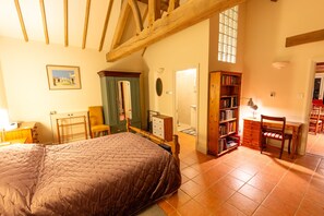 1 chambre, décoration personnalisée, ameublement personnalisé