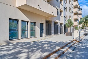 Exterior - Apartment '1 Dorm Orión' with Shared Pool, Wi-Fi and Air Conditioning (Torre del Mar)