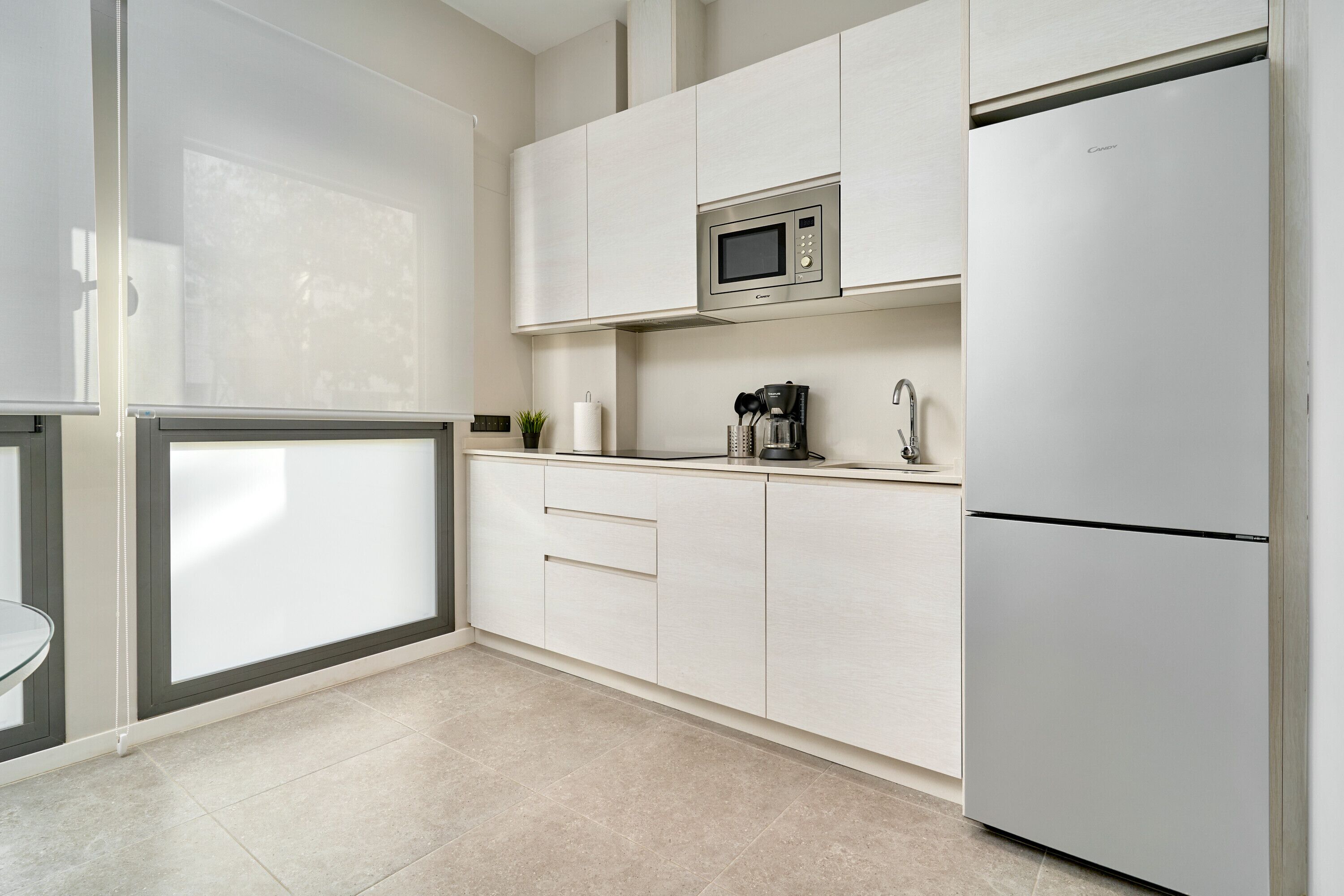 Refrigerador, microondas, parrilla de estufa y lavavajillas 