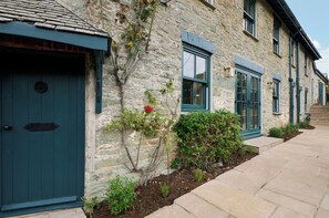 تفاصيل الفندق من الخارج