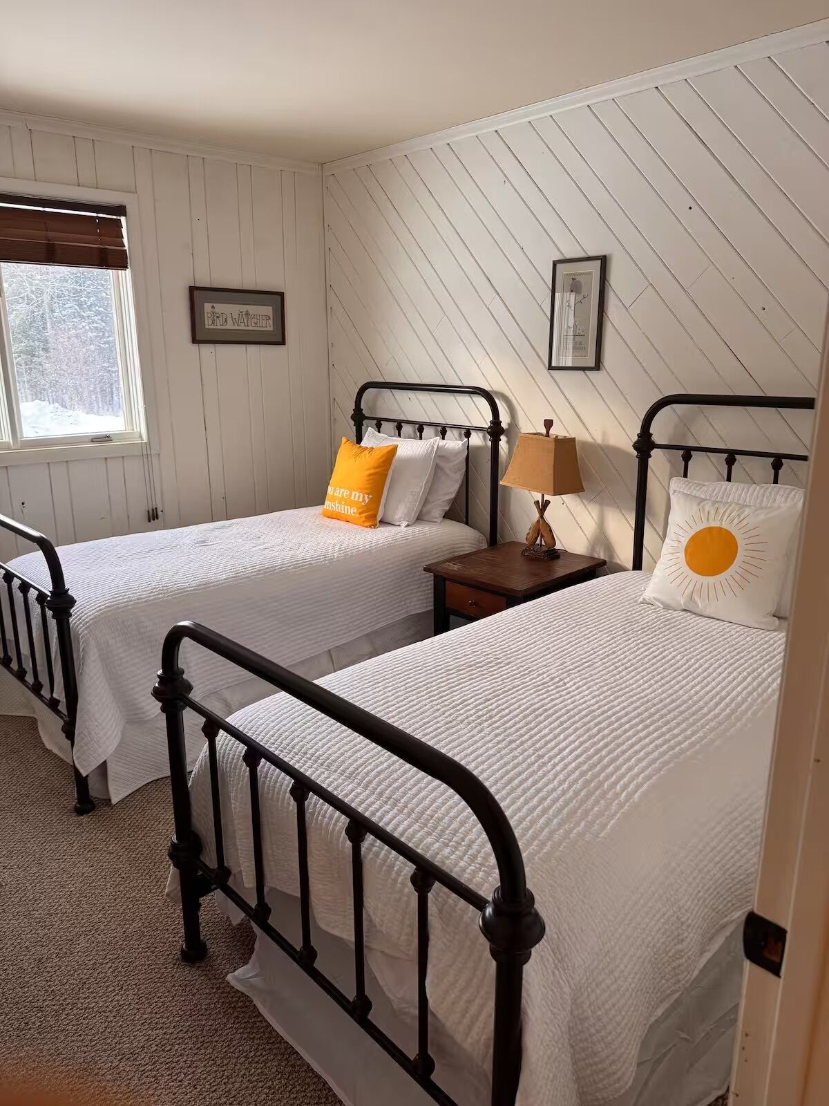 3 habitaciones, tabla de planchar con plancha, wifi y ropa de cama 