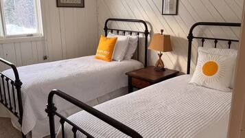3 bedrooms, iron/ironing board, WiFi, bed sheets