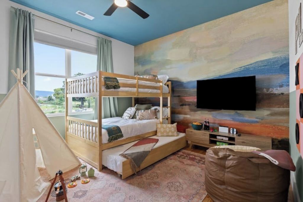 3 bedrooms, iron/ironing board, free WiFi, bed sheets