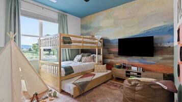 3 bedrooms, iron/ironing board, free WiFi, bed sheets