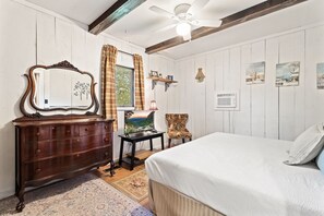 1 bedroom, iron/ironing board, Internet, bed sheets