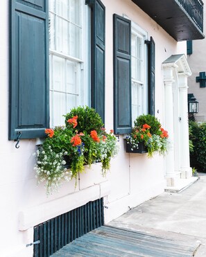 تفاصيل الفندق من الخارج