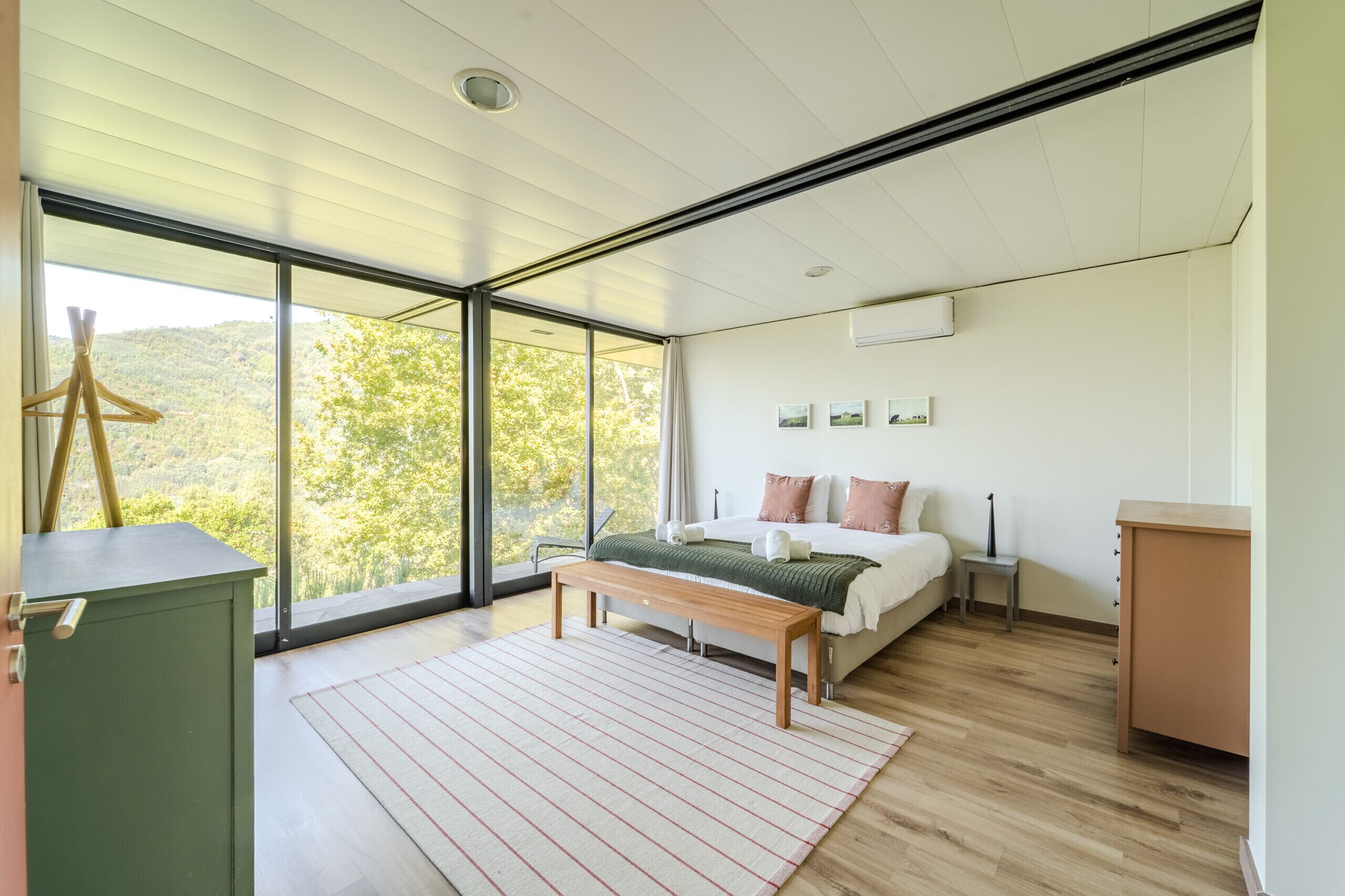 2 chambres, fer et planche à repasser, Wi-Fi gratuit, draps fournis