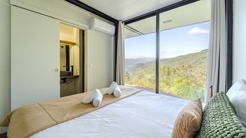 2 slaapkamers, een strijkplank/strijkijzer, gratis wifi, beddengoed