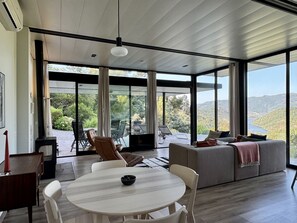 Télévision, cheminée