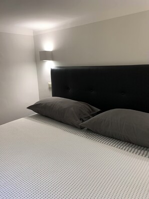 1 bedroom, iron/ironing board, internet, bed sheets