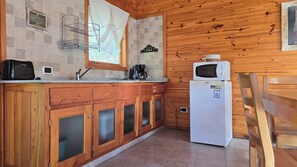 Apartment, Mountain View | Private kitchen | Fridge, microwave, stovetop, cookware/dishes/utensils