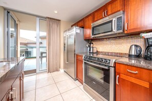 Geladeira, micro-ondas, fogão, lava-louças