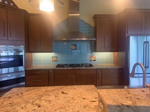 ميكروويف، فرن، موقد طهي مسطح، غسالة أطباق