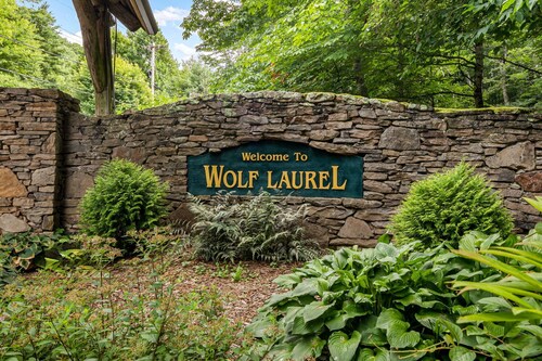 Ski/Hike/Views/Pool/Basket & Pickleball/Pool Table