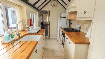 Cookware/dishes/utensils