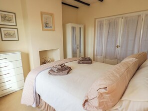 2 bedrooms, individually decorated, individually furnished, free WiFi