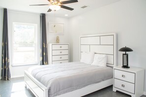 5 bedrooms, WiFi, bed sheets