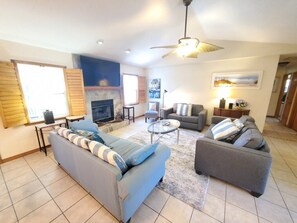 House, Multiple Beds, Pool Access, Pool View (Beach Blossom) | Living area