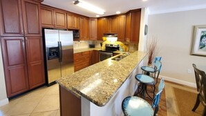 Condo, Berbilang Katil, Patio, Pool View (Ocean Reef 306) | Dapur peribadi