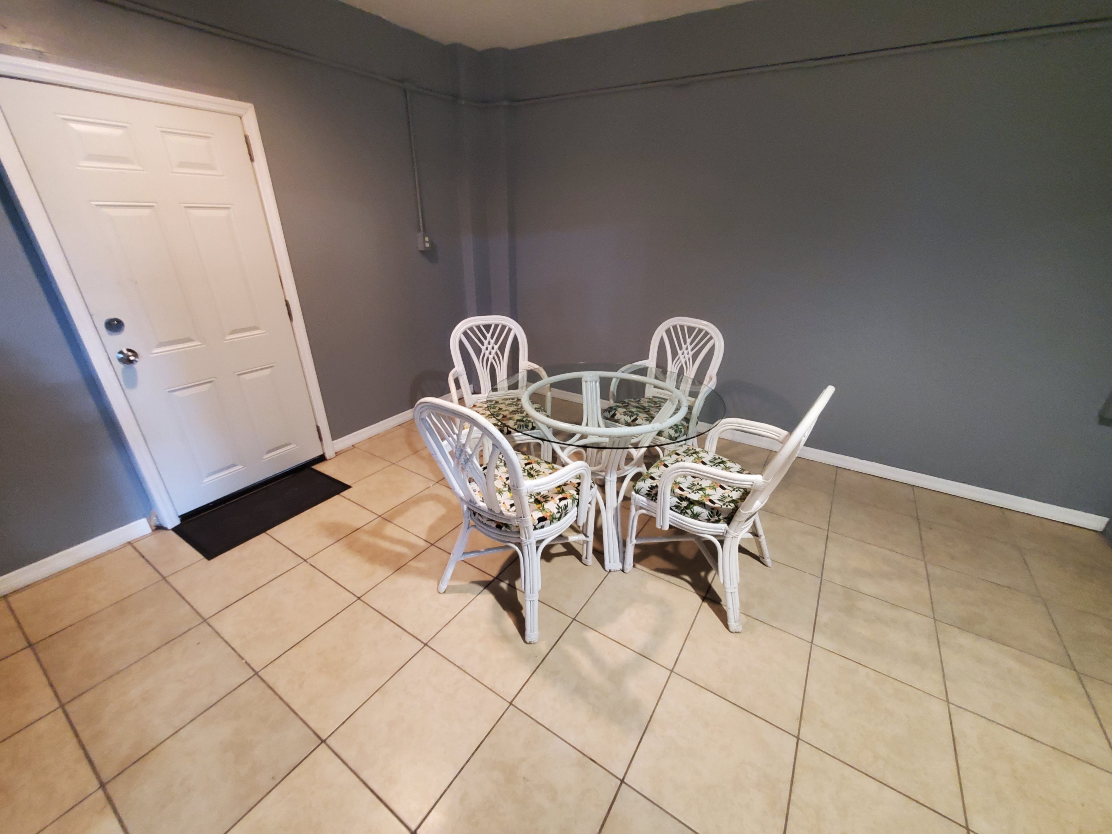 Casa, varias camas, patio, vista al jardín (Palm Paradise) | Restaurantes